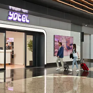 Yotel Airport, Entrance מלון